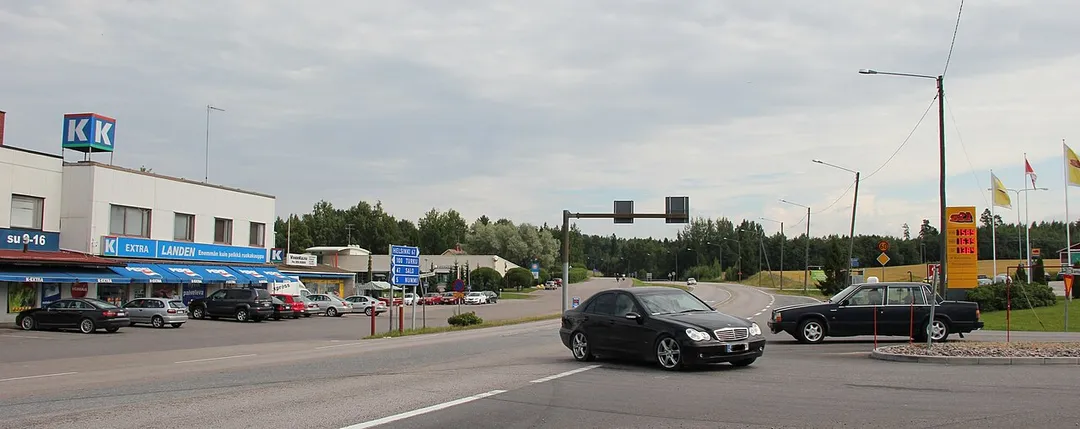 Regional road 110 (Helsinki–Turku) in Saukkola, Nummi-Pusula, Finland, seen towards Helsinki.
