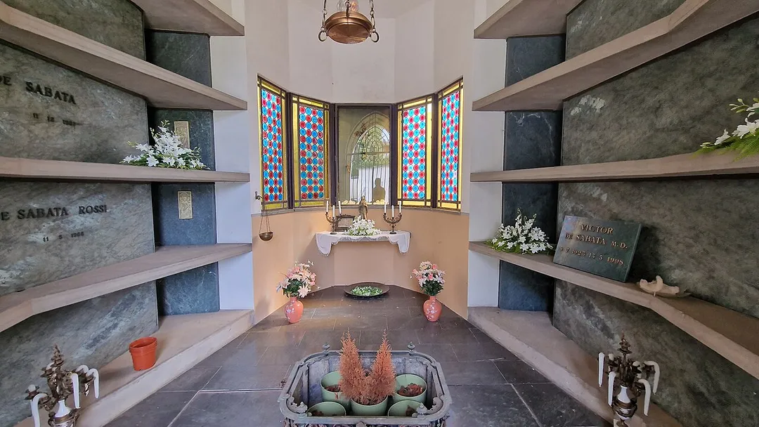 Grave of Victor de Sabata, Scanzorosciate, Italy (inside, on the left side). Images courtesy of the town of Scanzorosciate.