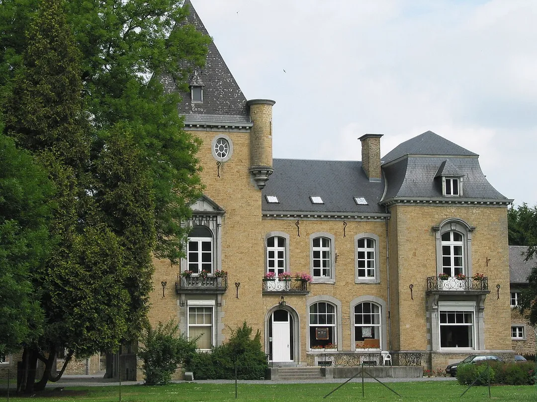 Schaltin  (Belgium), the castle (XVI/XIXth centuries).