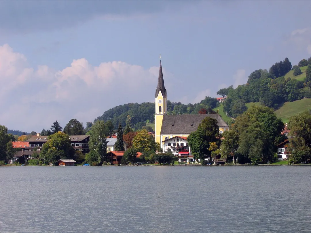 Ortszentrum Schliersee von Süden, Kirche St. Sixtus