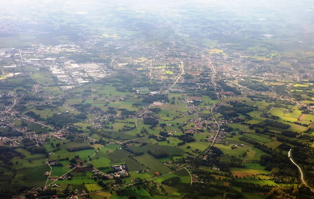 Aerial view from the (south)east towards (north)west, over the Hageland-Leuven region of northern Belgium. This municipality lies north of Brussels and west of Leuwen.