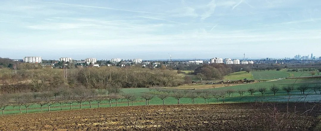 Schwalbach-Limesstadt vor Frankfurter Kulisse