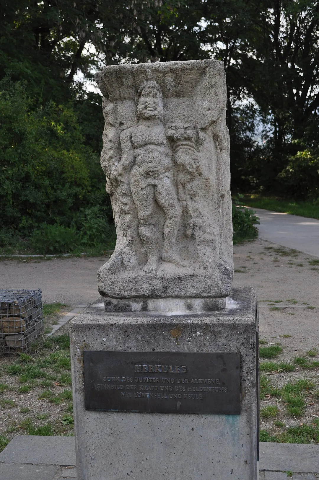 Darstellung der Herkules auf dem Viergötterstein in Schwalbach