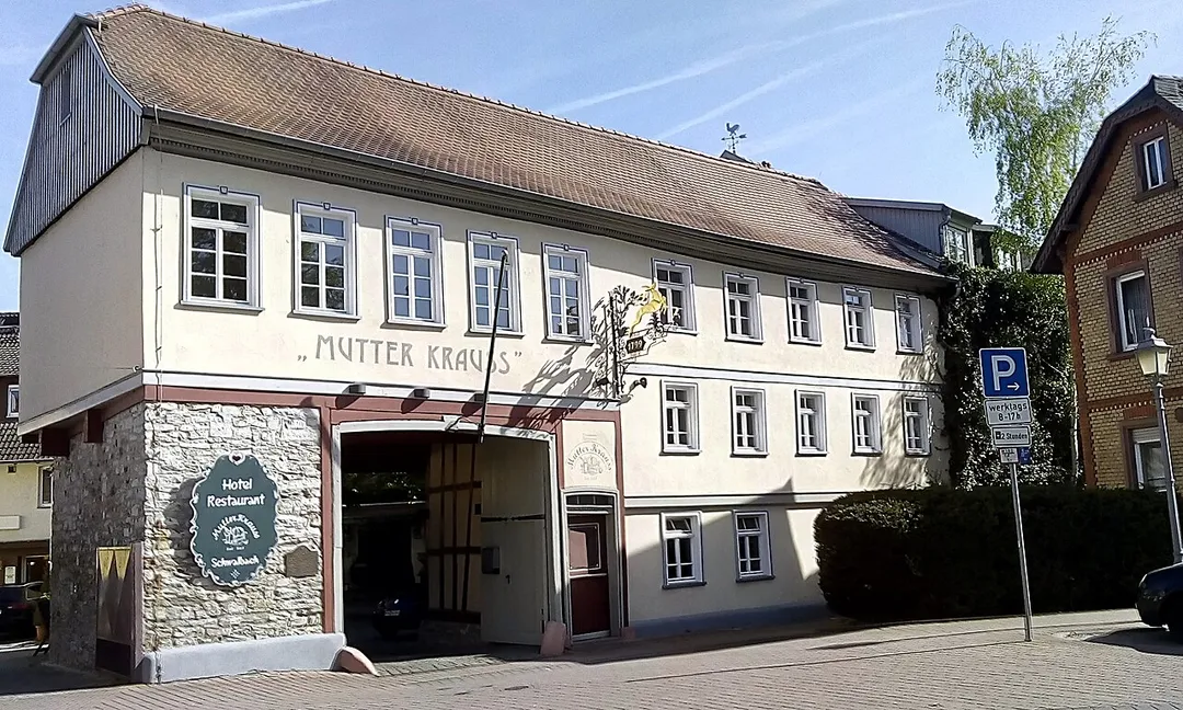 Torhaus vom Gasthof „Mutter Krauss“ in Schwalbach am Taunus.