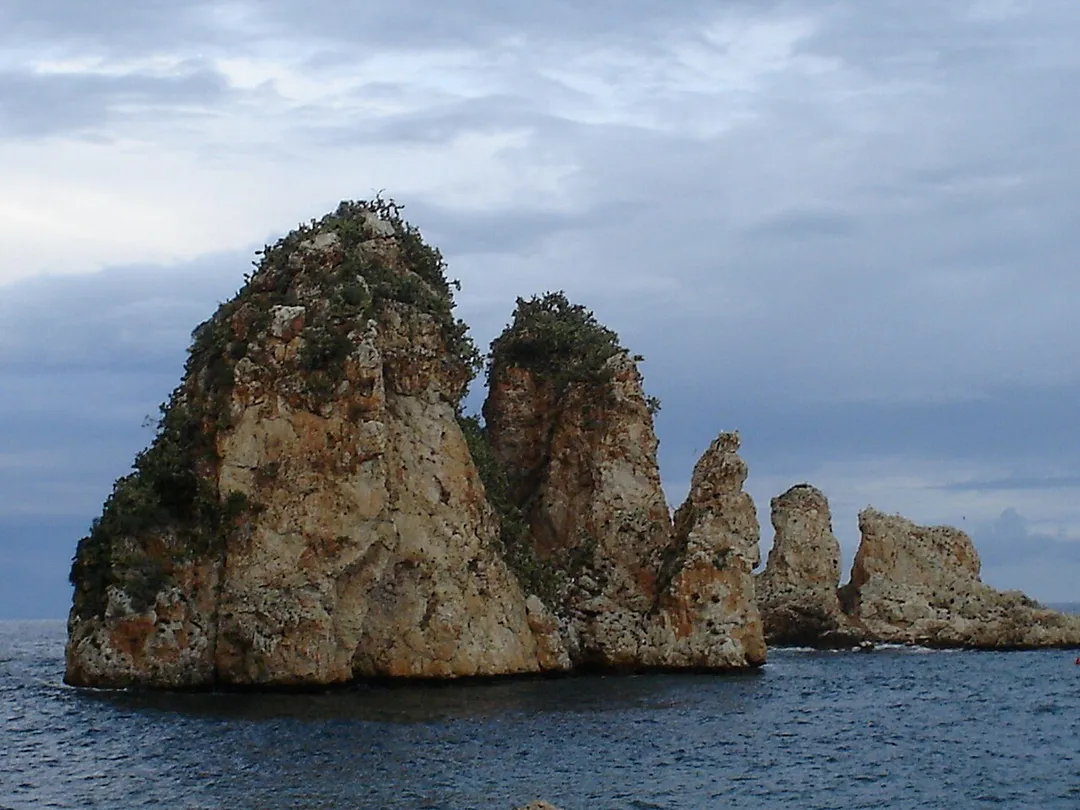 Scopello (Castellammare del Golfo), faraglioni