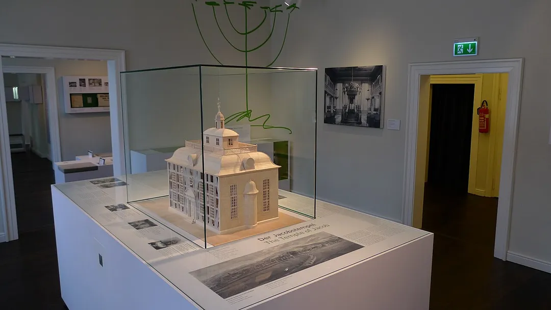 Modell (Maßstab 1:33) der im November 1938 zerstörten Synagoge Seesen, der sogenannte Jacobstempel. Fotografiert im Städtischen Museum Seesen.