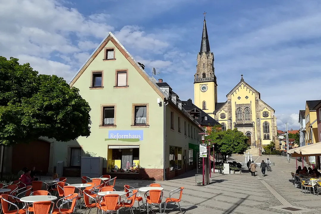 Die Stadtkirche St. Andreas wurde nach dem verheerenden Selber Brand 1856 an dem Standort der alten Stadtkirche, nicht jedoch auf deren Fundament errichtet.