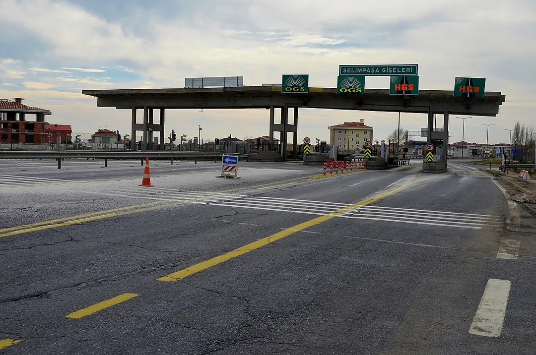 Toll plaza of Selimpaşa on Motorway O-3 Exit