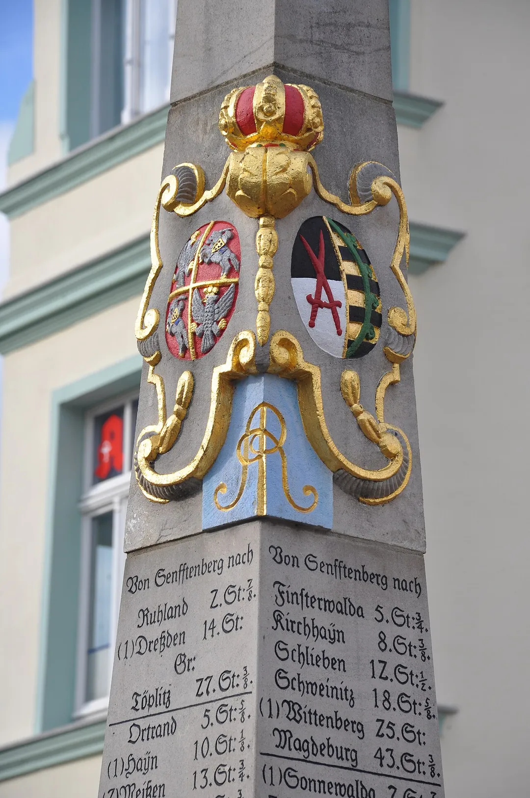 Senftenberg (Brandenburg), Markt, Sächsische Postmeilensäule