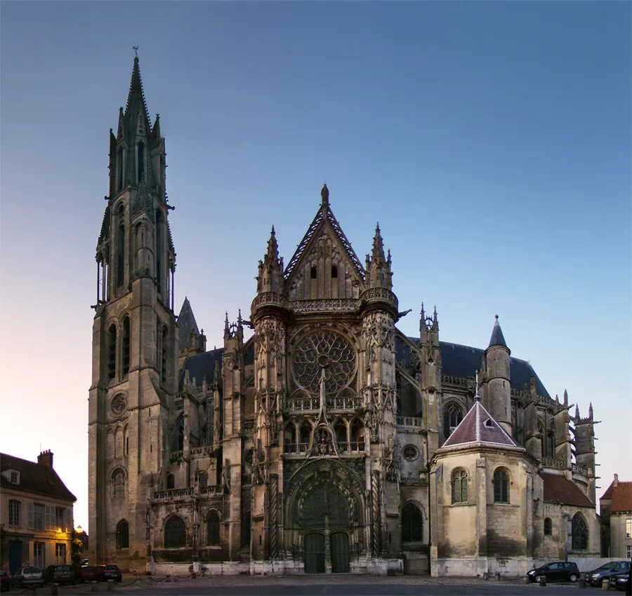 Notre-Dame de Senlis, Oise, Picardie, France.