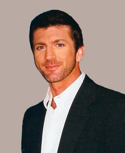 Joe Lando met with fans after appearing on a talk show in New York City in 2000.