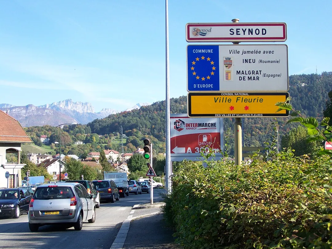 Sign welcoming visitors to the French commune of Seynod near Annecy in Haute-Savoie.