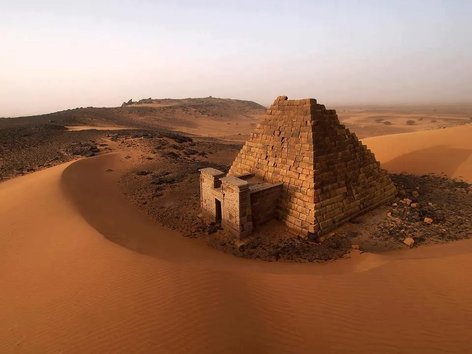 أحد أهرام مروي منطقة  المصورات