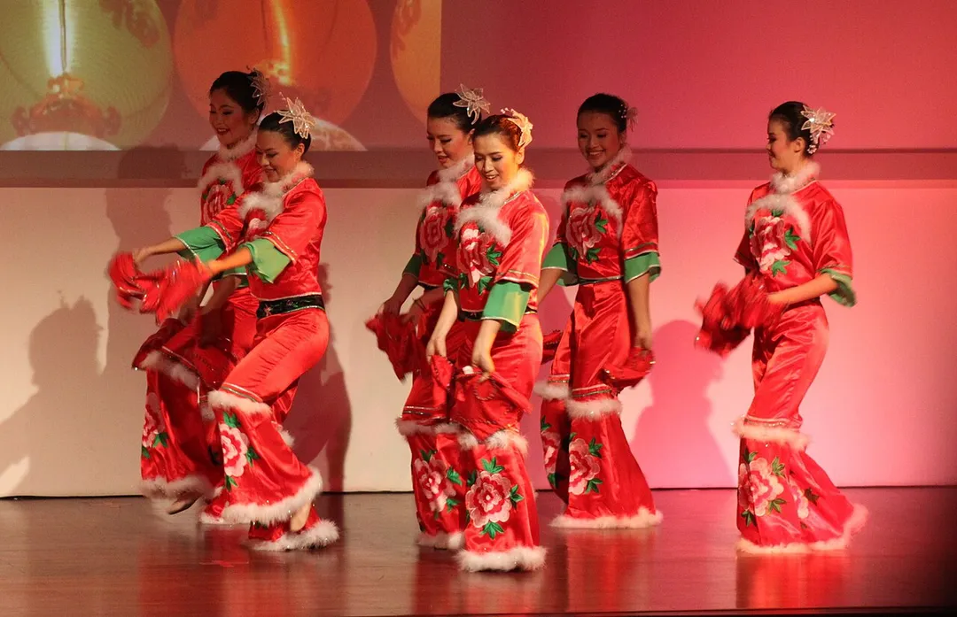 Traditional Yangge Dance by Dream Butterfly Dance Group 蝶梦舞团. Performed at Binus University's Mandarin's Day 2009: Legend of The Moon Goddess. Photo by: Gaby Andriany Ongso