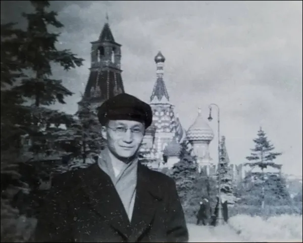 Zhou Shouxian joined a delegation in 1955 to visit Moscow.