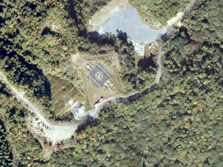 周南ヘリポートの空中写真（2022年）。地理院地図電子国土Webの空中写真を加工して使用。