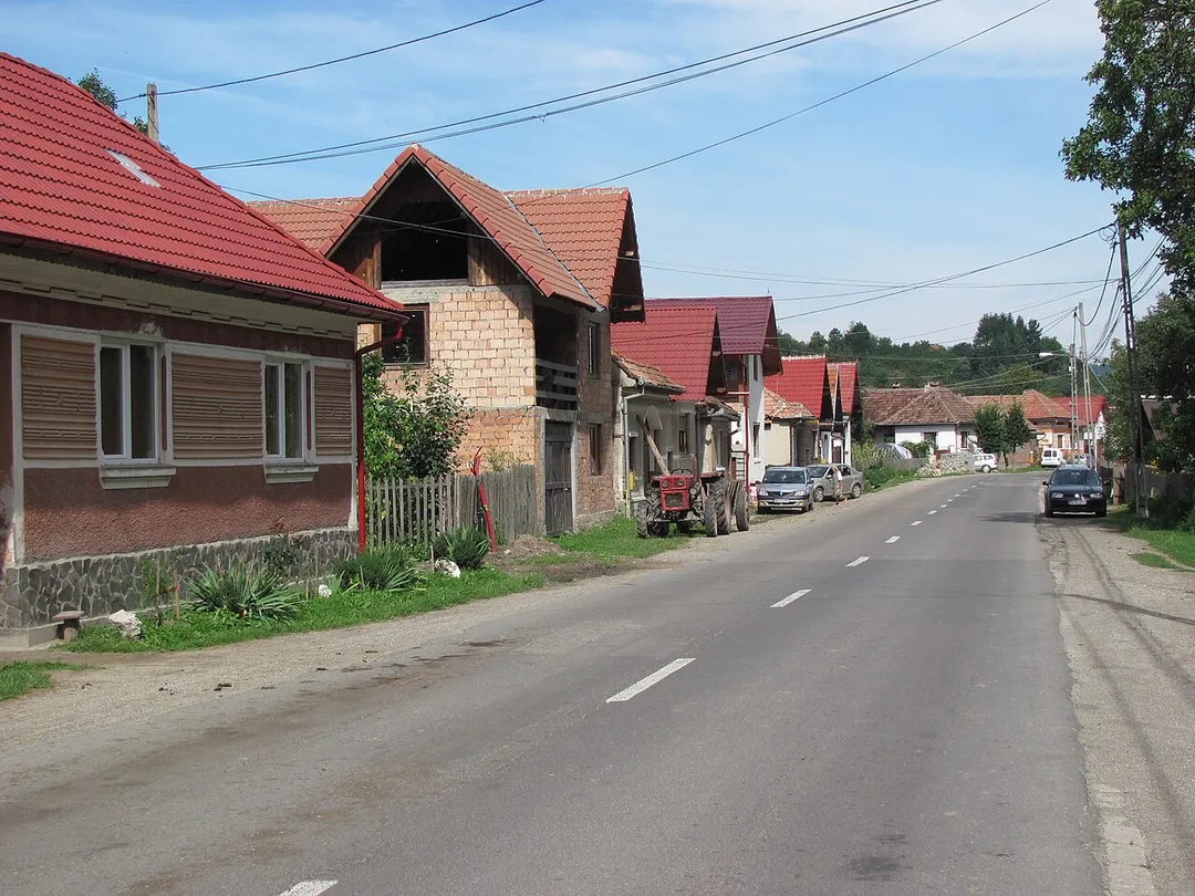 foto della strada principale di Sanca Noua