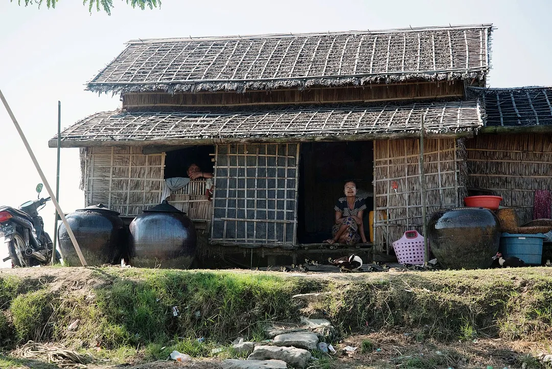 A home on a river bank in the Kyonkadun village in Pyapon Township in the Ayeyarwady Delta, in Myanmar.
Photo: Michelle Ng / IWMI