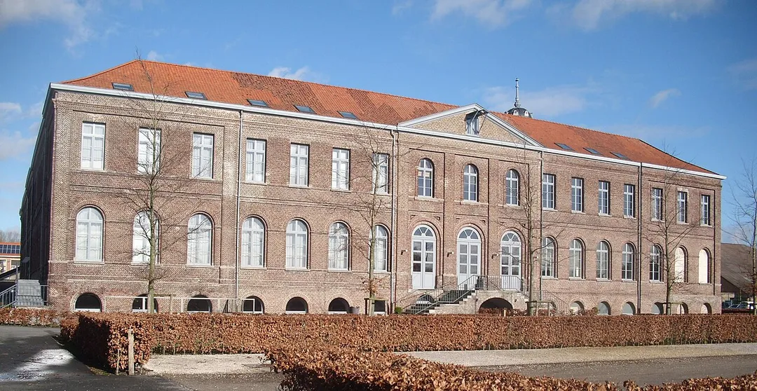Zijgevel van het Godshuis - Sint-Laureins - Oost-Vlaanderen - België