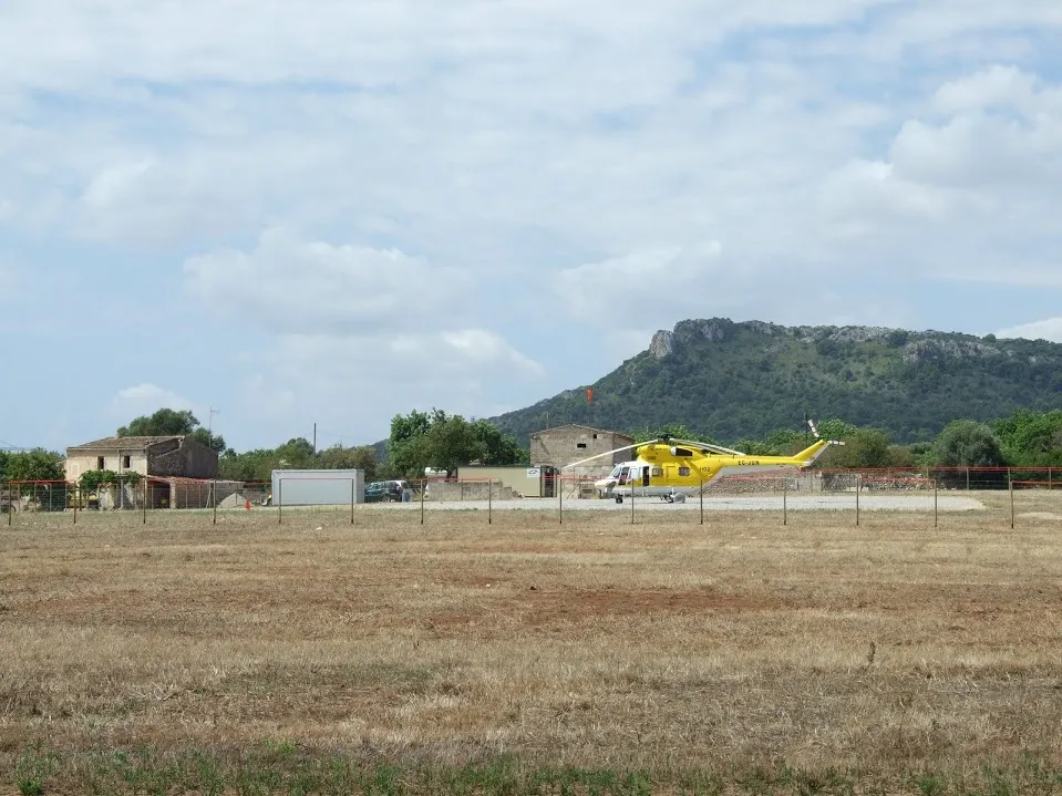 Heliport Son Servera, im Hintergrund der Hausberg von Son Servera