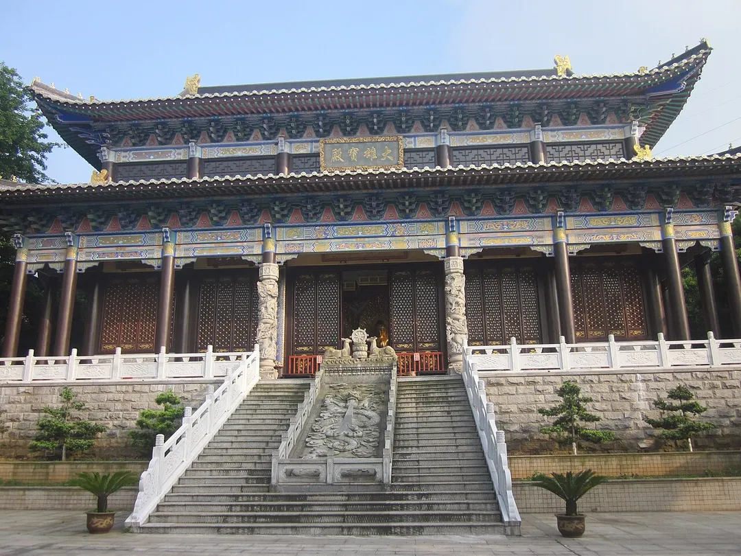 The Mahavira Hall at Songbai Temple.