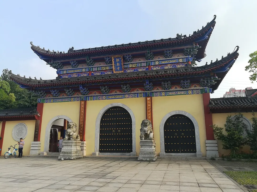 The Shanmen at Songbai Temple. Songbai Temple is a Buddhist temple in Xingsha Subdistrict of Changsha County, Hunan, China.