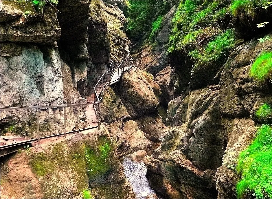 Die Starzlachklamm bei Sonthofen, an einem regnerischen Tag; Allgäu