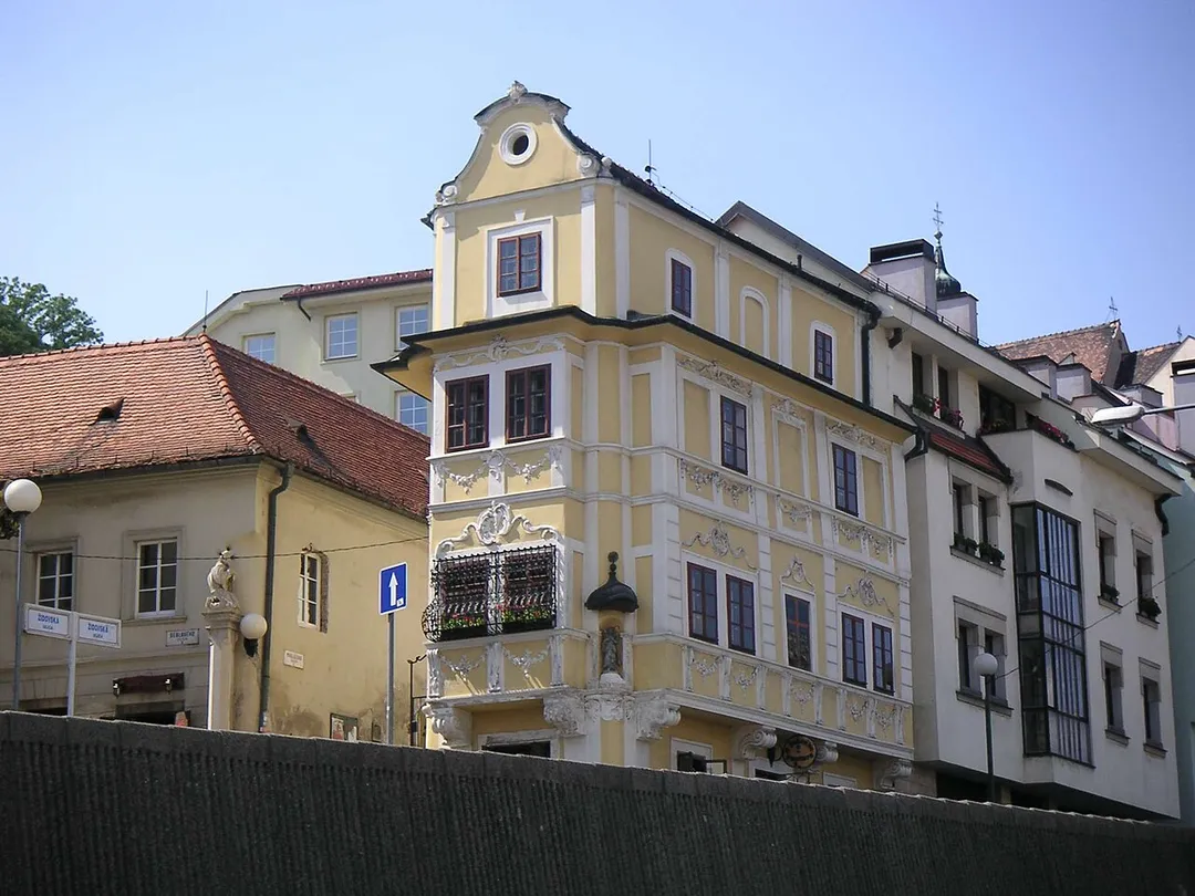 city of Bratislava - house of the good shepherd

selftaken on July, 17th, 2004
photographer: Martin Proehl