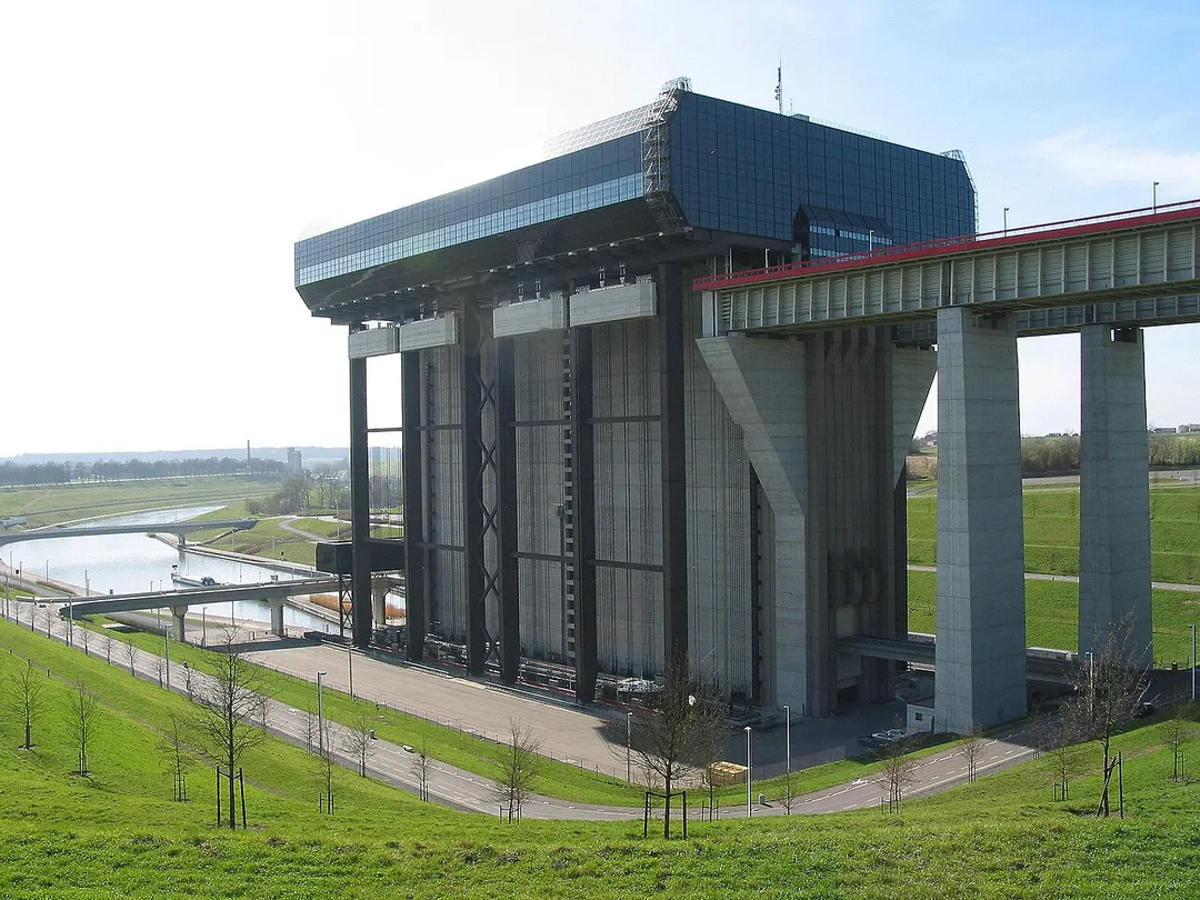 Strépy-Bracquegnies (Belgium), the bigest ship elevator in Europe.