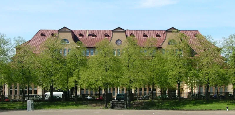The front of the Leibniz-Gymnasium in Stuttgart-Feuerbach photographed in April 2008.