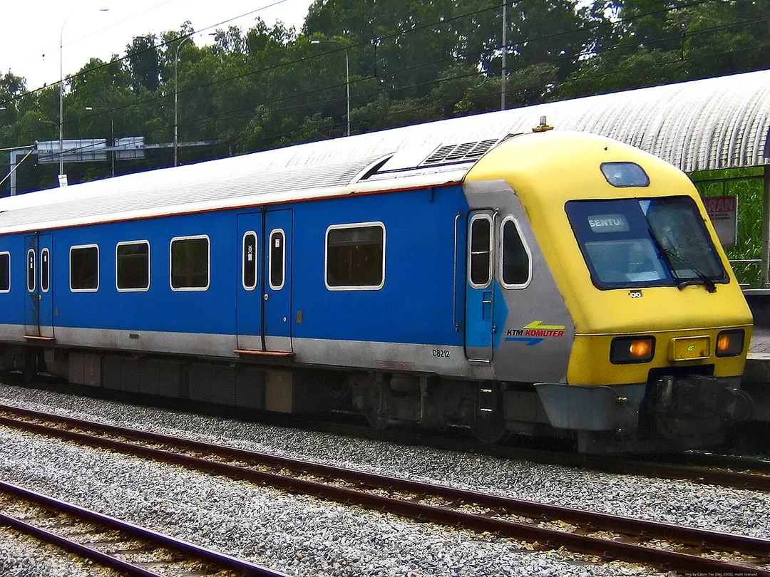 A 3-car KTM Komuter Class 82 EMU (Union Carriage Wagon/Alstom) at Subang Jaya Station on the Sentul-Port Klang line.