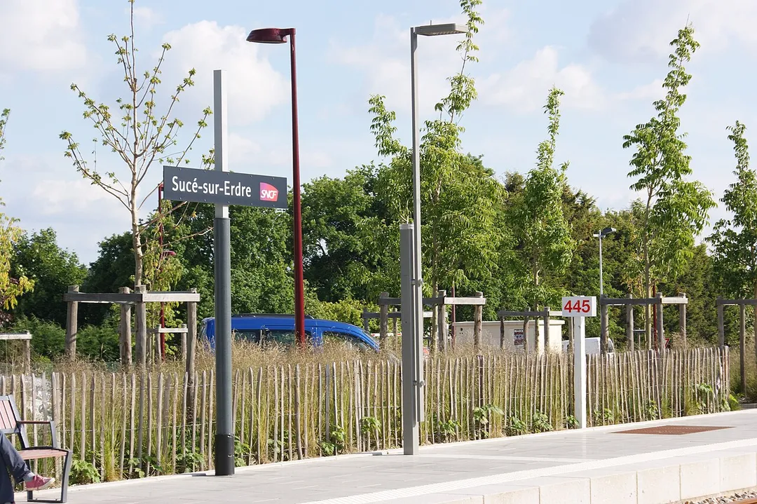 Gare de Sucé-sur-Erdre, un panneau de quai.