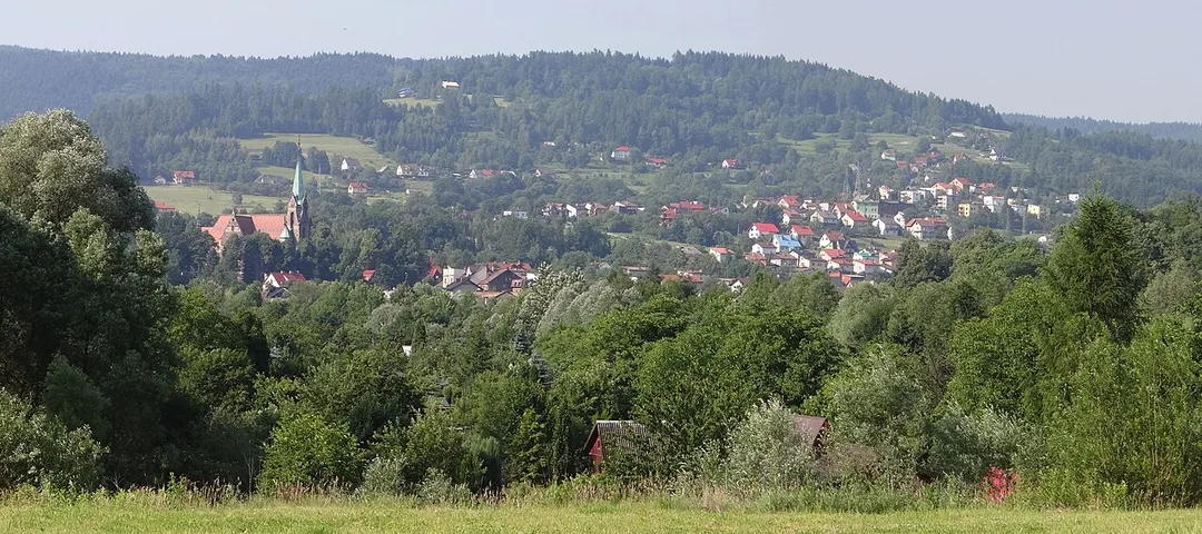 Sucha Beskidzka. Ogólny widok (panorama)od strony zachodniej