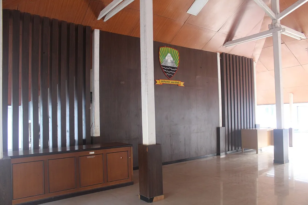 Bagian dalam pendopo kantor kecamatan Sumedang Utara