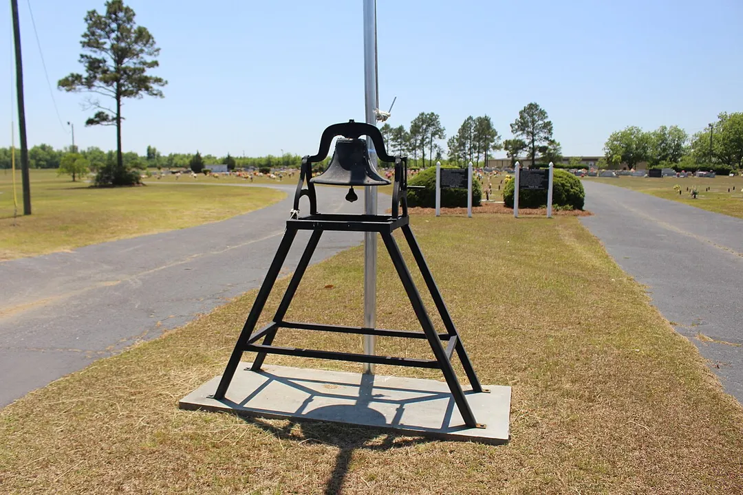 Suncrest Memorial Gardens, 2441 Georgia Highway 37 West, Moultrie, Colquitt County, Georgia 31768.  The cemetery has a Moultrie mailing address but is located outside of the city.