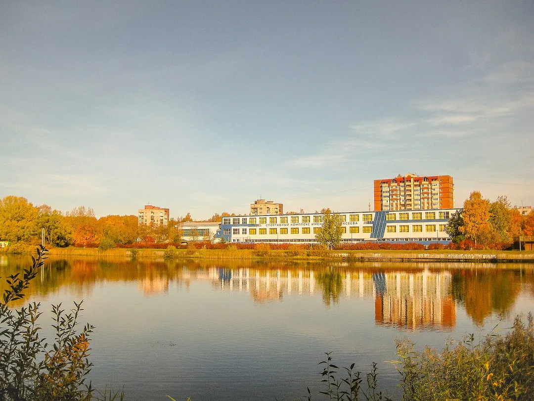 Olginsky pond: Svetlanovsky prospect, Vyborgsky district, St. Petersburg.
