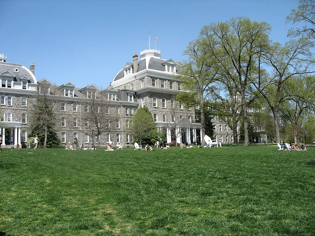 Parrish Hall at the center of the en:Swarthmore College campus.

Picture taken by me during Ride the Tide, en:2006.