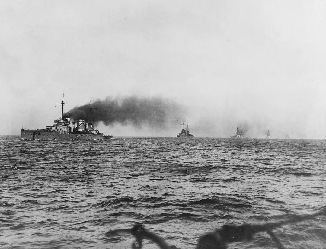 SMS Seydlitz (German Battle Cruiser, 1913-1919) leads her fellow battle cruisers toward Scapa Flow and internment on Thursday 21 November 1918. SMS Moltke is next astern, followed by the two remaining Derfflinger class ships, Hindenburg and Derfflinger (Lützow had been sunk at the Battle of Jutland in 1916). Von der Tann is the fifth ship in the column. (ref: Enclosure No. 2 to Memorandum H.F. 0050/9 of 20 November 1918 - "Operation ZZ")