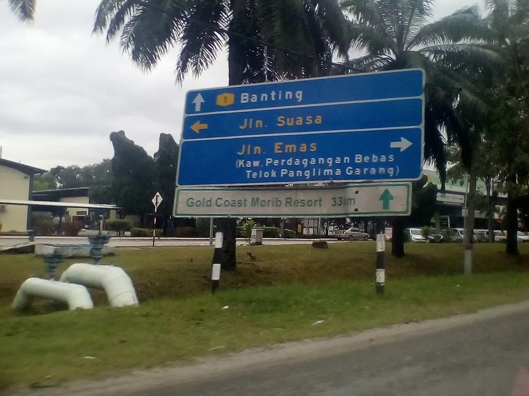 Telok Panglima Garang is a town in Selangor.