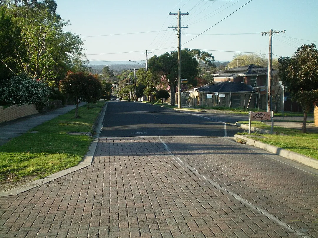 Typical street (Rose Ave.) in Lower Templestowe, Victoria.