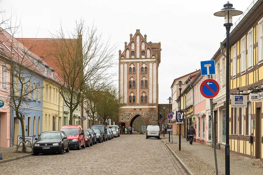 Berliner Tor mit Berliner Straße, Templin, Brandenburg