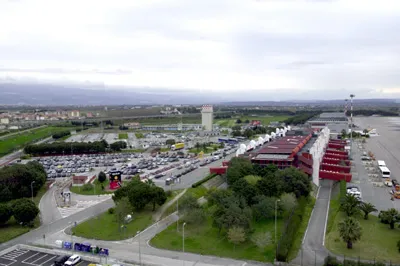 Visuale panoramica dell'aeroporto di Lamezia Terme