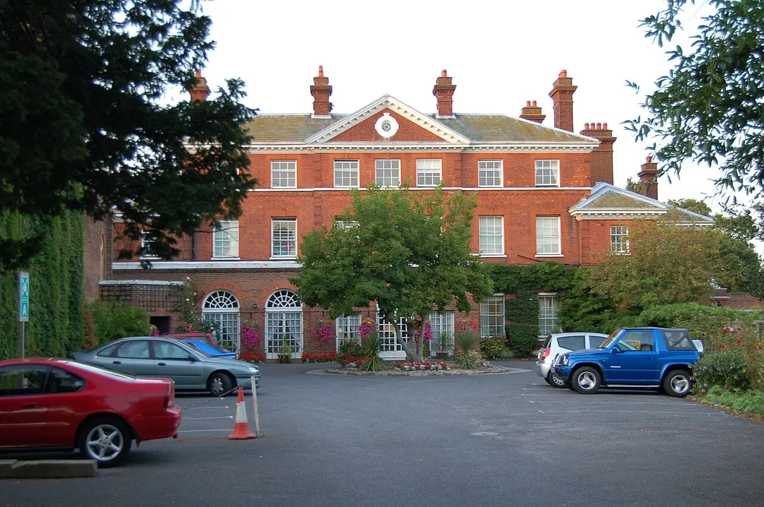 Home of Compassion, Elmbridge. Taken by the contributor, 10-Sept-06.