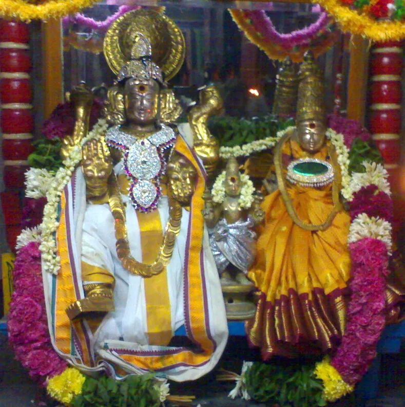 அருள்மிகு காமாட்சி அம்பிகா  சமேத நாகேஸ்வர சுவாமிகள் (சோமாஸ் கந்தா), வட திருநாகேஸ்வர: ம்Somaskanda/samedha nageswara and kamaatchi of north thirunageswaram