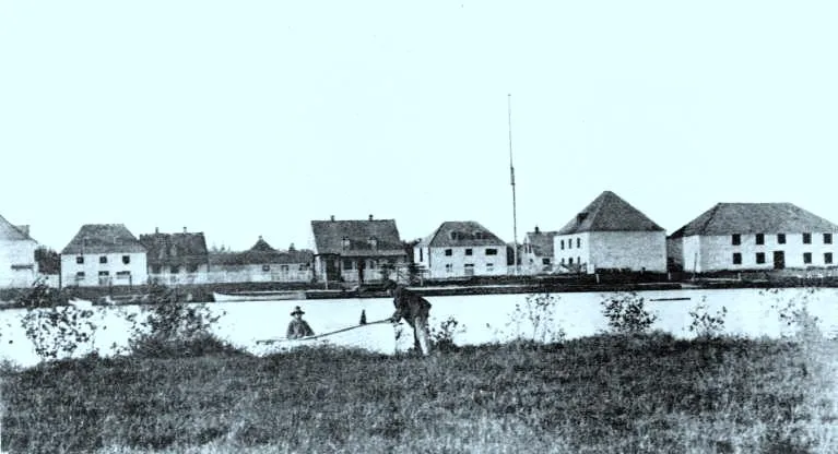 Photograph, Fort William, ON, 1865, Silver salts on paper mounted on card - Albumen process - 7.9 x 14.3 cm