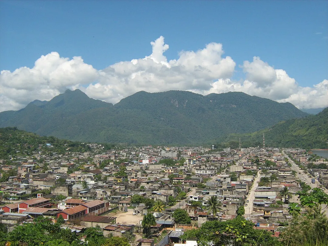 "The Sleeping Beauty", a curious limestone mountain range in the shape of a woman that sleeps. Tingo María - Perú