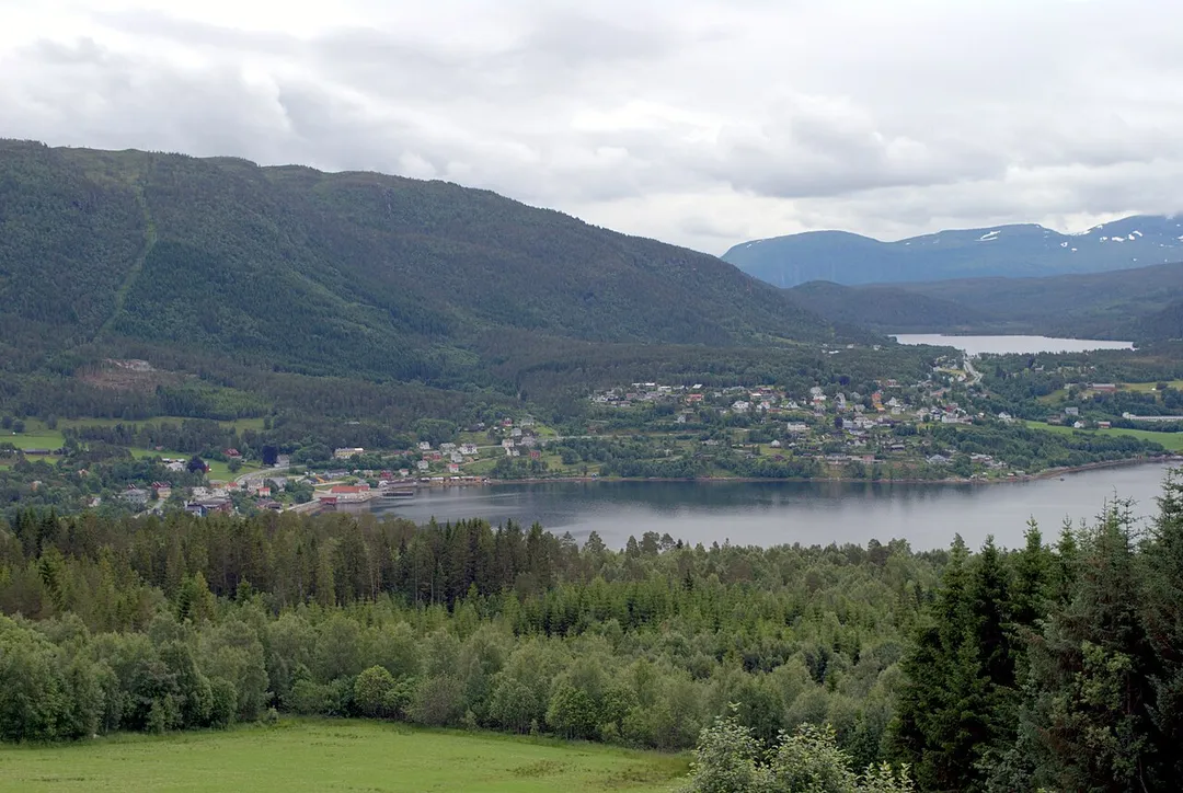 Tingvoll (also Tingvollvågen), administrative center of Tingvoll community.