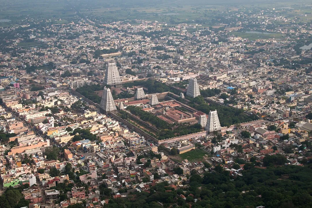 A Hindu temple dedicated to the deity Shiva covers 10 hectares, and is one of the largest in India. It houses four gateway towers, gopuram. Arunachalesvara Temple. Annamalaiyar Temple. Thiruvannamalai, India.