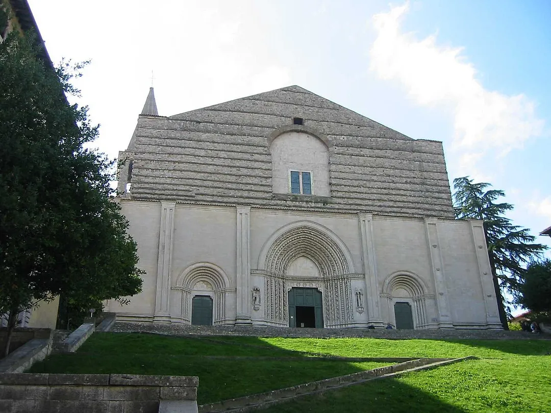 San Fortunato in Todi. Fotografiert im September 2004 von Fantasy :-)