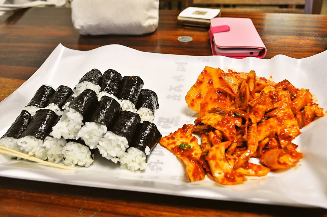 Chungmu gimbab is a Tongyeong's famous food.